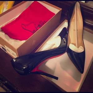 Christian Louboutin Apostrophy pump 100 patent